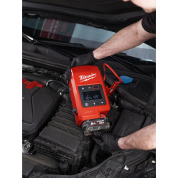 Urządzenie rozruchowe Milwaukee M18 JS2000  booster