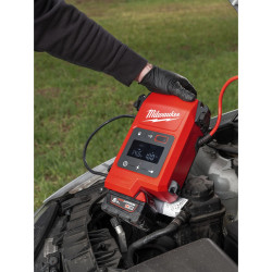 Urządzenie rozruchowe Milwaukee M18 JS2000  booster
